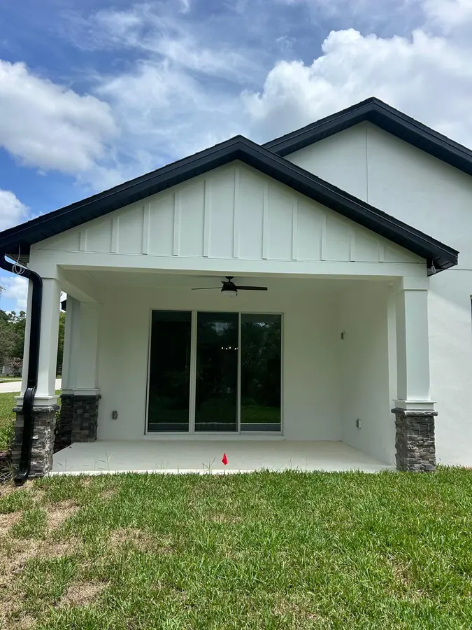 Completed residential siding installation by Endless Siding in Florida